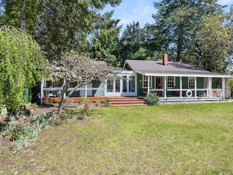 5400 Sans Souci Road, Halfmoon Bay, BC, V7Z 1B6 - 5