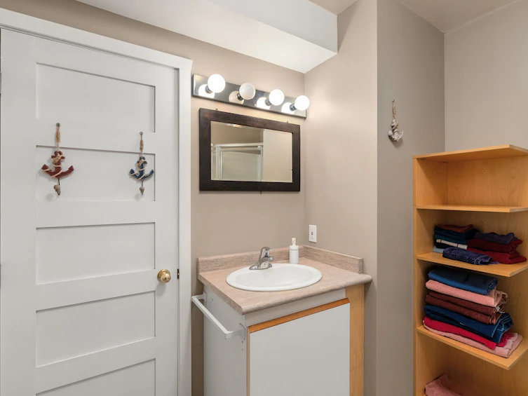 5400 Sans Souci Road, Halfmoon Bay, BC, V7Z 1B6 - 30