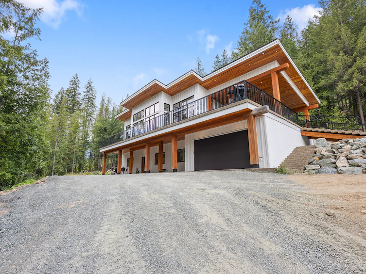 7249 Anglemont Way, Anglemont, BC, V0E 1M8