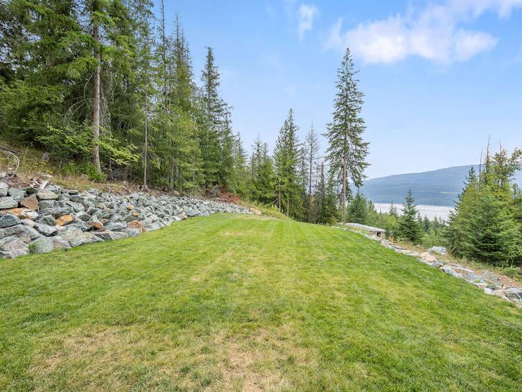 7249 Anglemont Way, Anglemont, BC, V0E 1M8 - 32