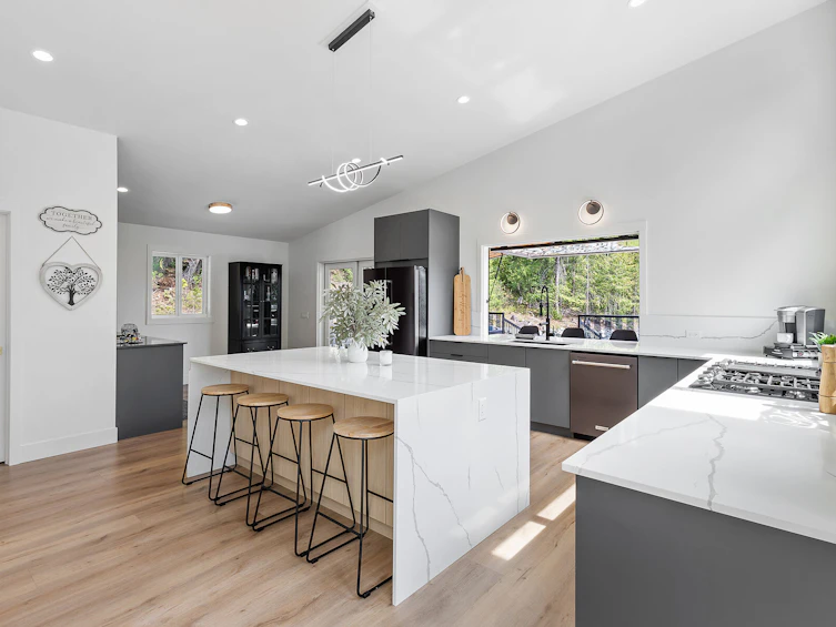 7249 Anglemont Way, Anglemont, BC, V0E 1M8 - 9