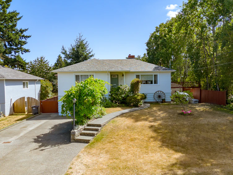 553 Broadway Street, Saanich, BC, V8Z 2G3 - 30