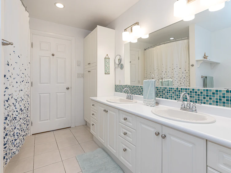 553 Broadway Street, Saanich, BC, V8Z 2G3 - 12