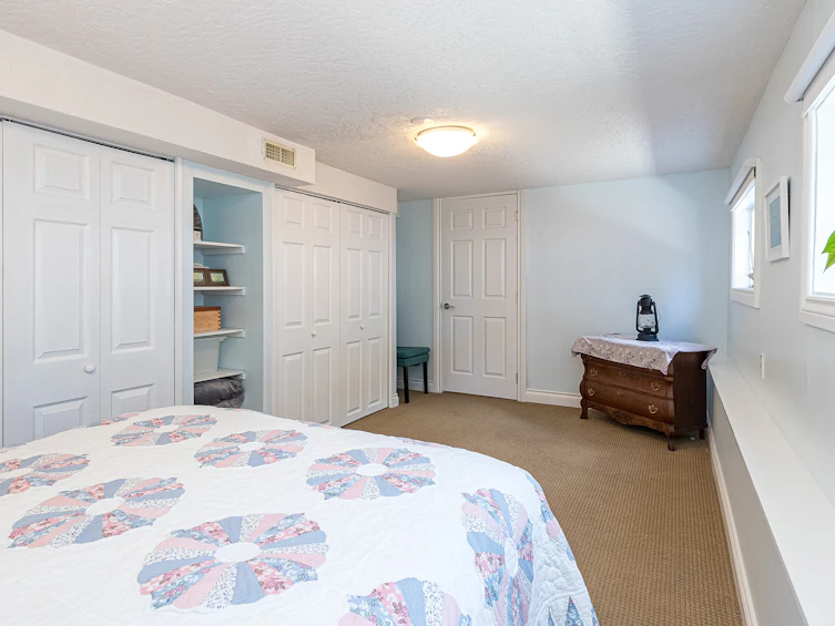 553 Broadway Street, Saanich, BC, V8Z 2G3 - 17