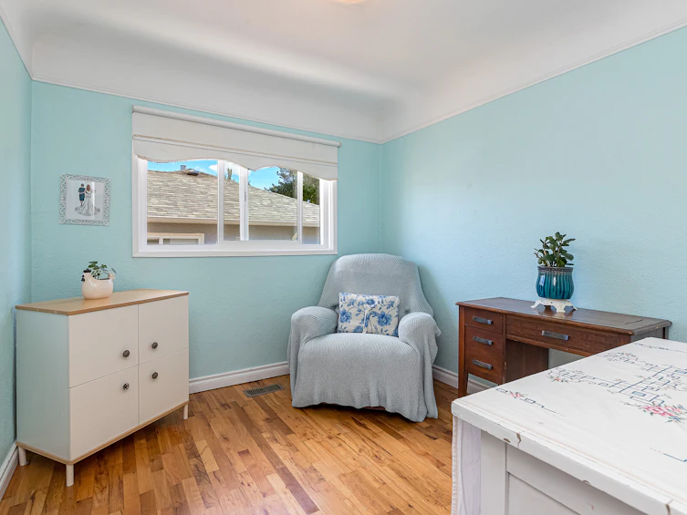 553 Broadway Street, Saanich, BC, V8Z 2G3 - 13