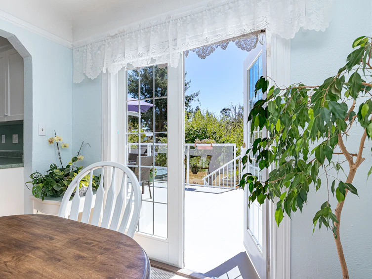 553 Broadway Street, Saanich, BC, V8Z 2G3 - 6
