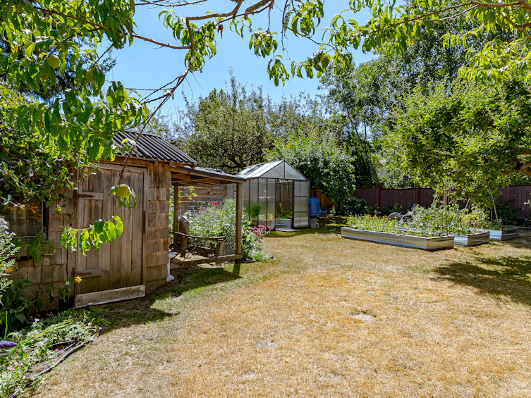 553 Broadway Street, Saanich, BC, V8Z 2G3 - 25