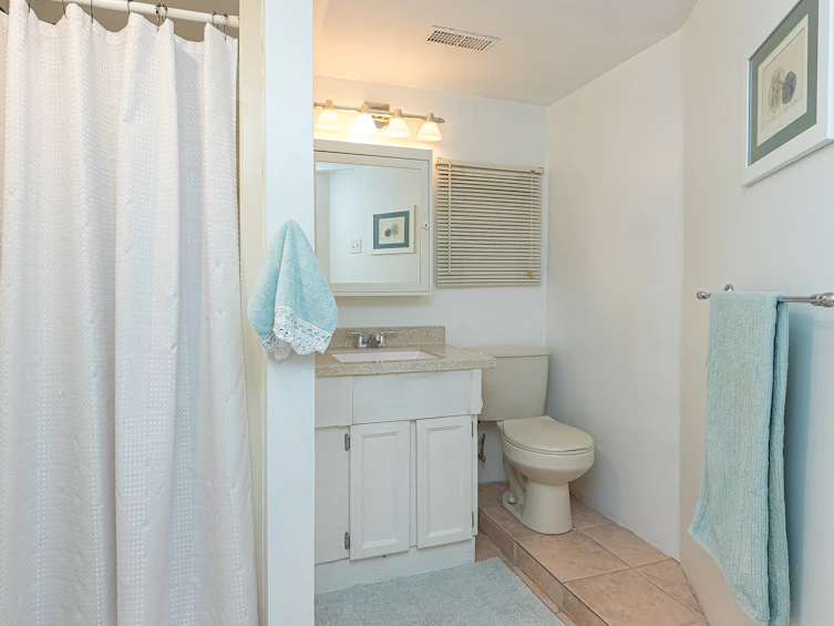553 Broadway Street, Saanich, BC, V8Z 2G3 - 14