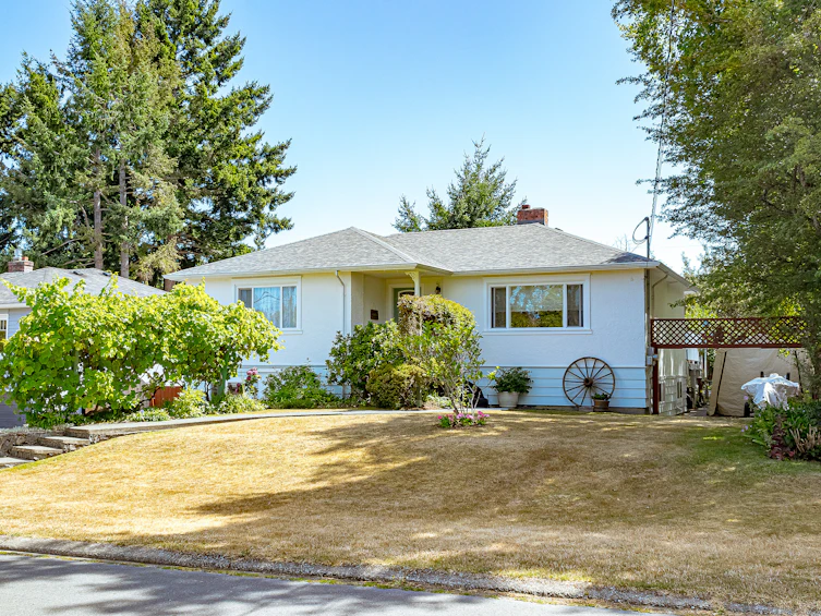 553 Broadway Street, Saanich, BC, V8Z 2G3