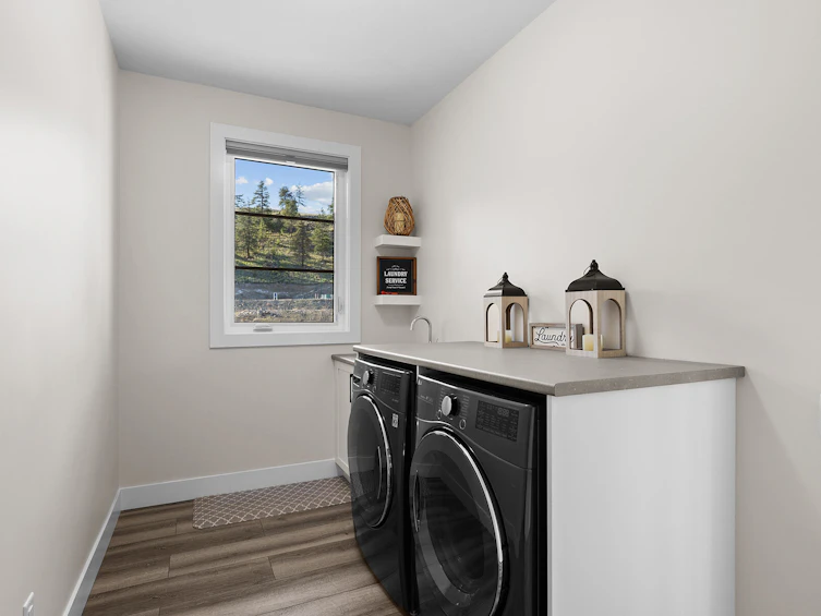 17511 Sanborn Street, Summerland, BC, V0H 1Z3 - 38