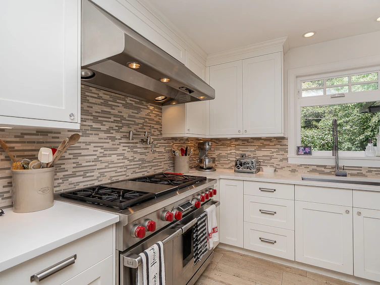 3821 W Broadway, Vancouver, BC, V6R 2C2 - 12