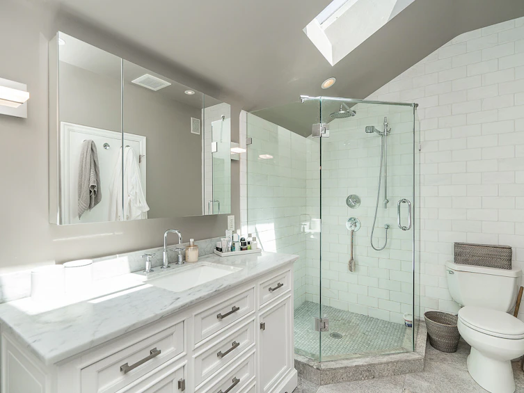 3821 W Broadway, Vancouver, BC, V6R 2C2 - 20