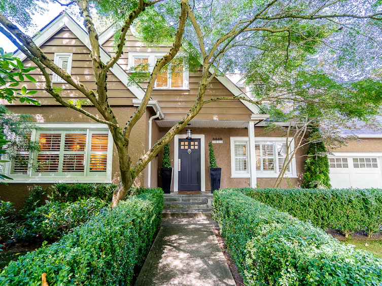 3821 W Broadway, Vancouver, BC, V6R 2C2 - 2