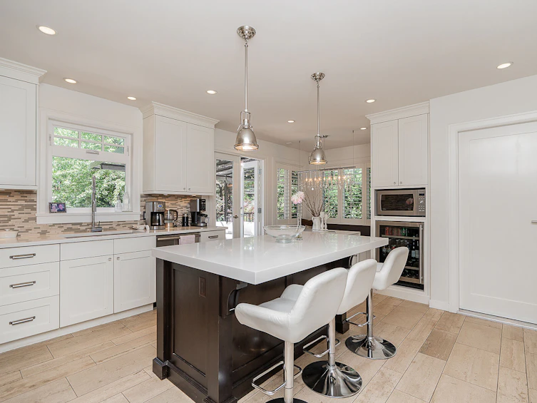 3821 W Broadway, Vancouver, BC, V6R 2C2 - 10