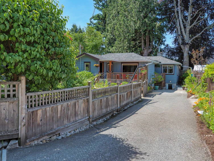 4631 Whitaker Road, Sechelt, BC, V7Z 0E4 - 2