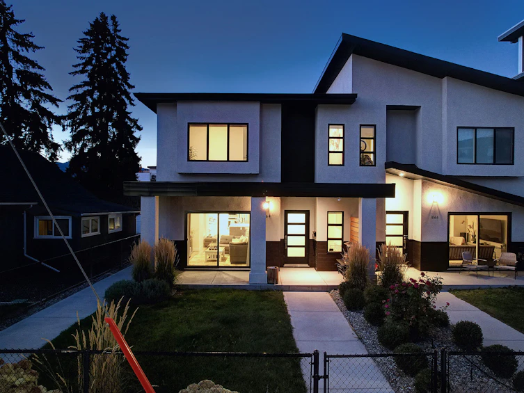 1064 Lawson Avenue, Kelowna, BC, V1Y 6T4