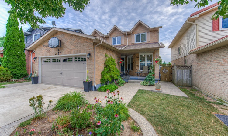 157 Twin Crescent