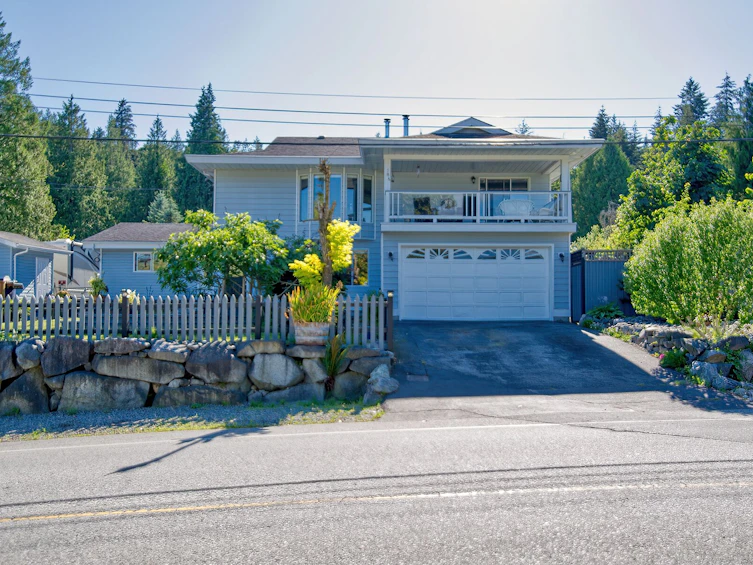 6135 Fairway Avenue, Sechelt, BC, V7Z 0L6 - 2