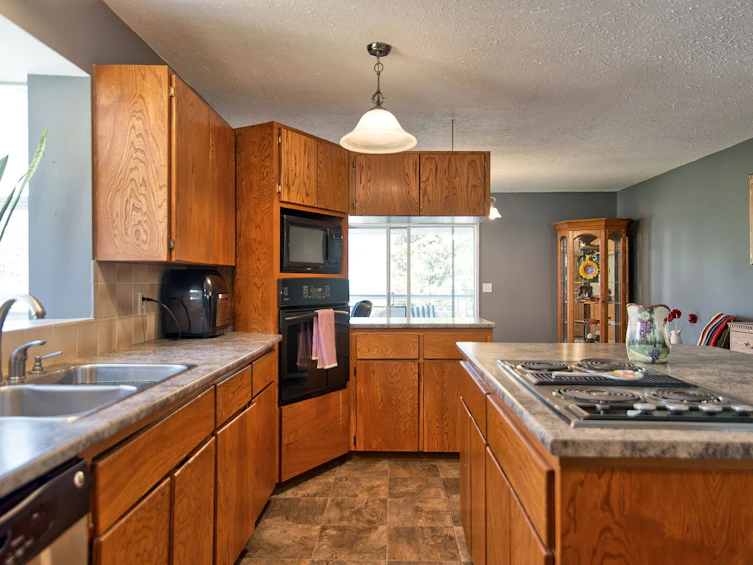 6135 Fairway Avenue, Sechelt, BC, V7Z 0L6 - 10