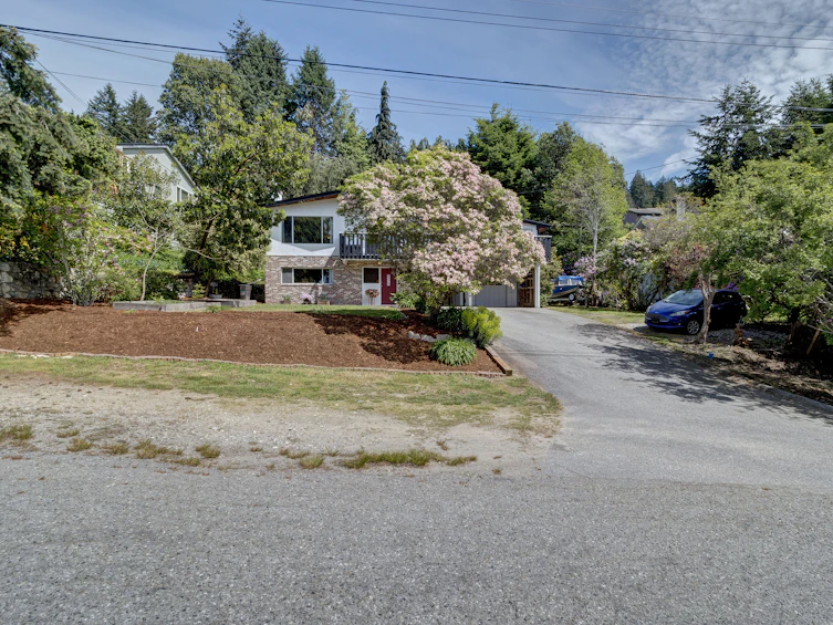 5218 Radcliffe Road, Sechelt, BC, V7Z 0C1 - 5