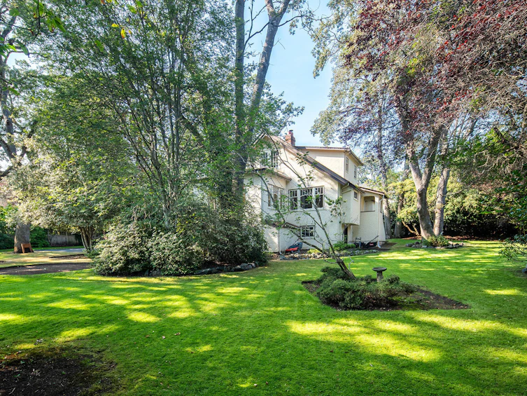 3375 Weald Road, Oak Bay, BC, V8R 6E4 - 3