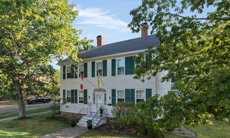 204 Montague Street
