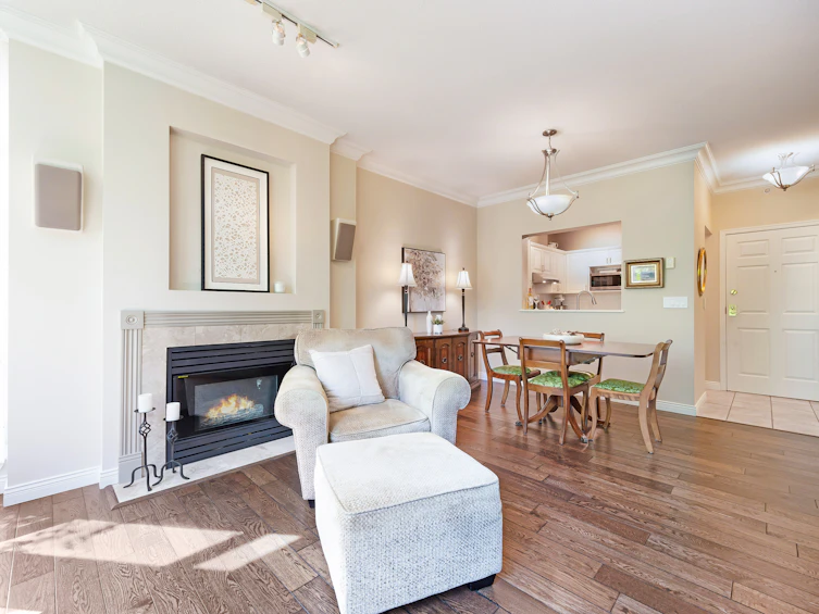 302-160 W Keith Road, North Vancouver, BC, V7M 3M2 - 6