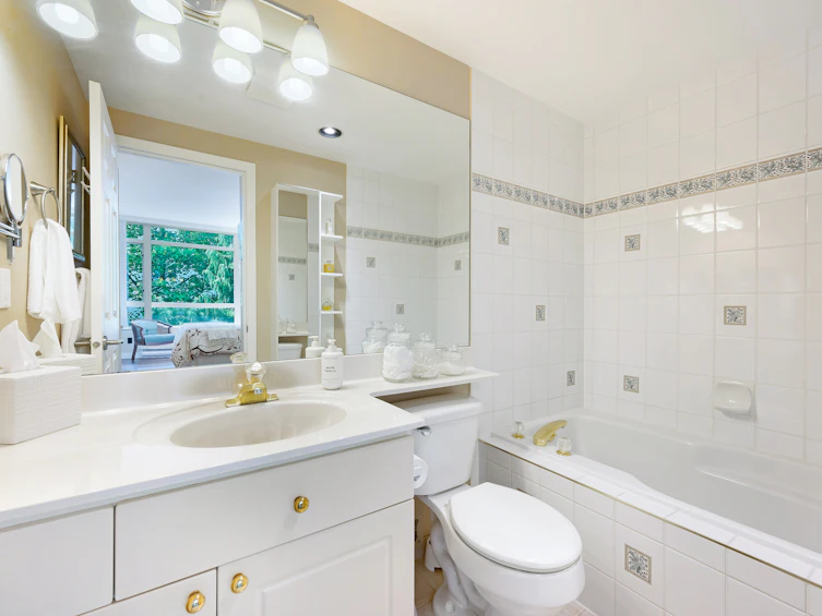 302-160 W Keith Road, North Vancouver, BC, V7M 3M2 - 13