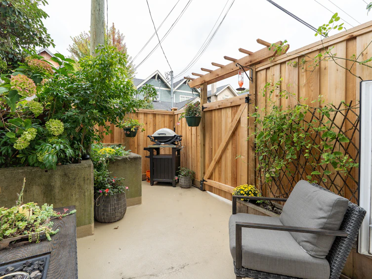 208-2545 W Broadway, Vancouver, BC, V6K 2E9 - 2