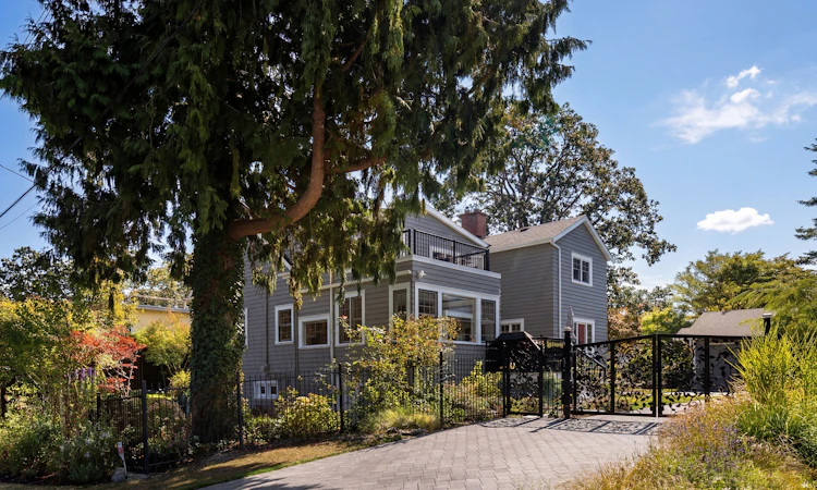 2655 Shady Lane