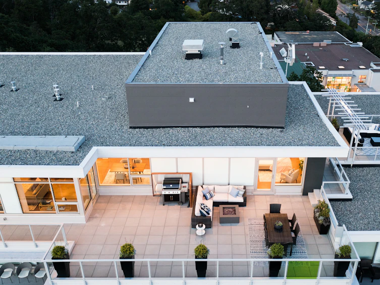 PH902-4009 Rainbow Hill Lane, Saanich, BC, V8X 0B3 - 4