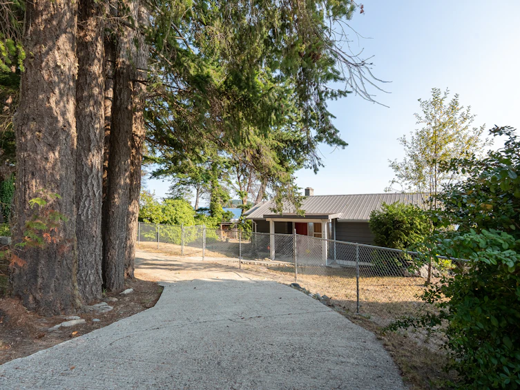 6669 Sunshine Coast Highway, Sechelt, BC, V7Z 0M9 - 6