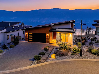 9814 Beacon Hill Crescent - 2
