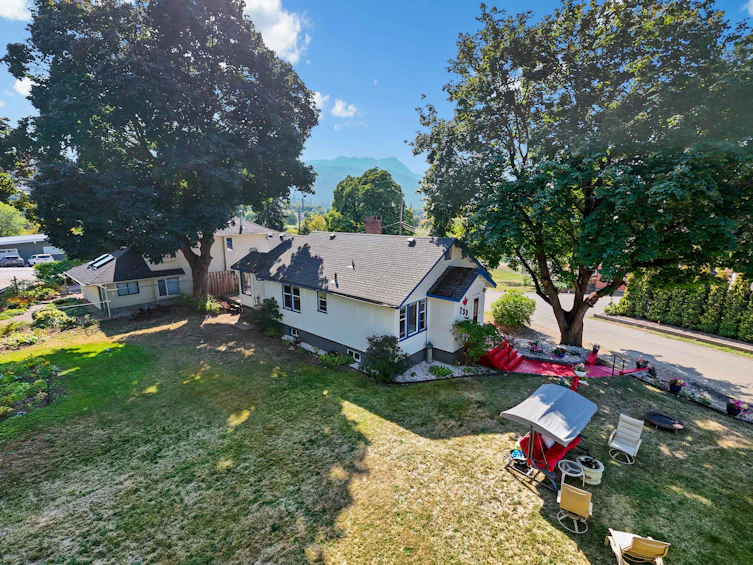 730 NE 9 Avenue, Salmon Arm, BC, V1E 4A1 - 14