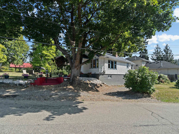 730 NE 9 Avenue, Salmon Arm, BC, V1E 4A1 - 56