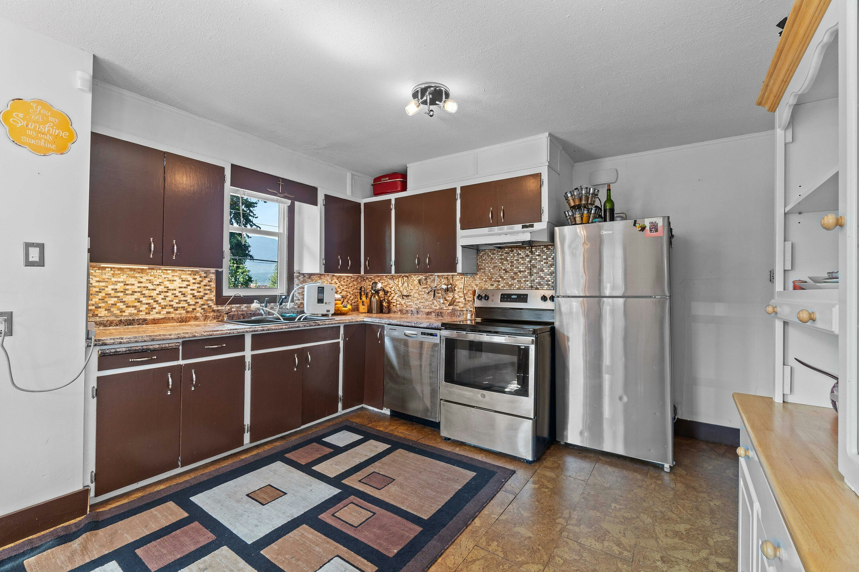 730 NE 9 Avenue, Salmon Arm, BC, V1E 4A1 - 26