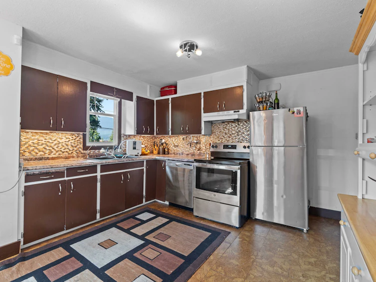 730 NE 9 Avenue, Salmon Arm, BC, V1E 4A1 - 26