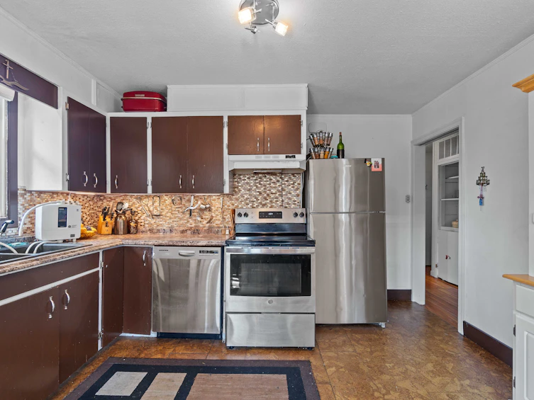 730 NE 9 Avenue, Salmon Arm, BC, V1E 4A1 - 28