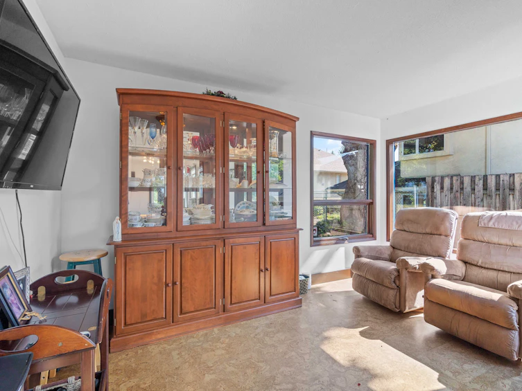 730 NE 9 Avenue, Salmon Arm, BC, V1E 4A1 - 33