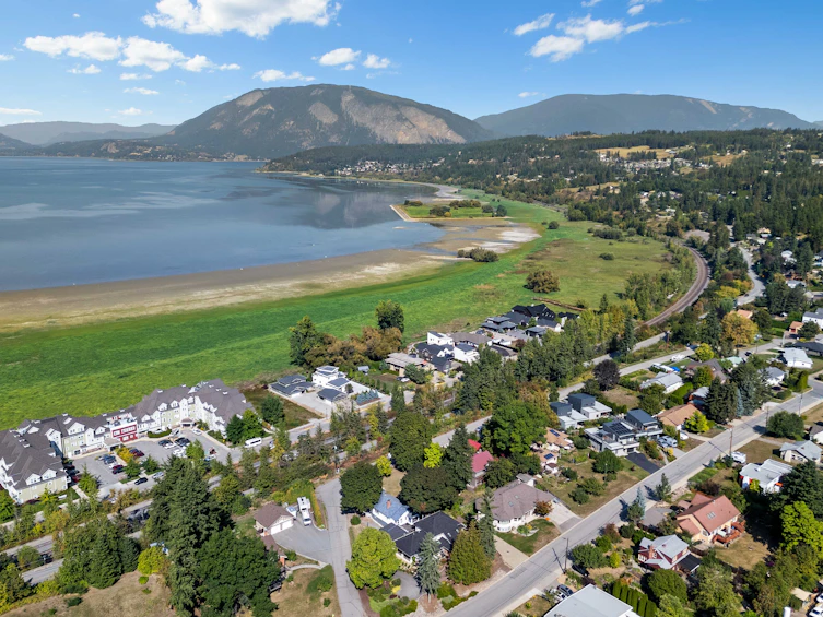 730 NE 9 Avenue, Salmon Arm, BC, V1E 4A1 - 6