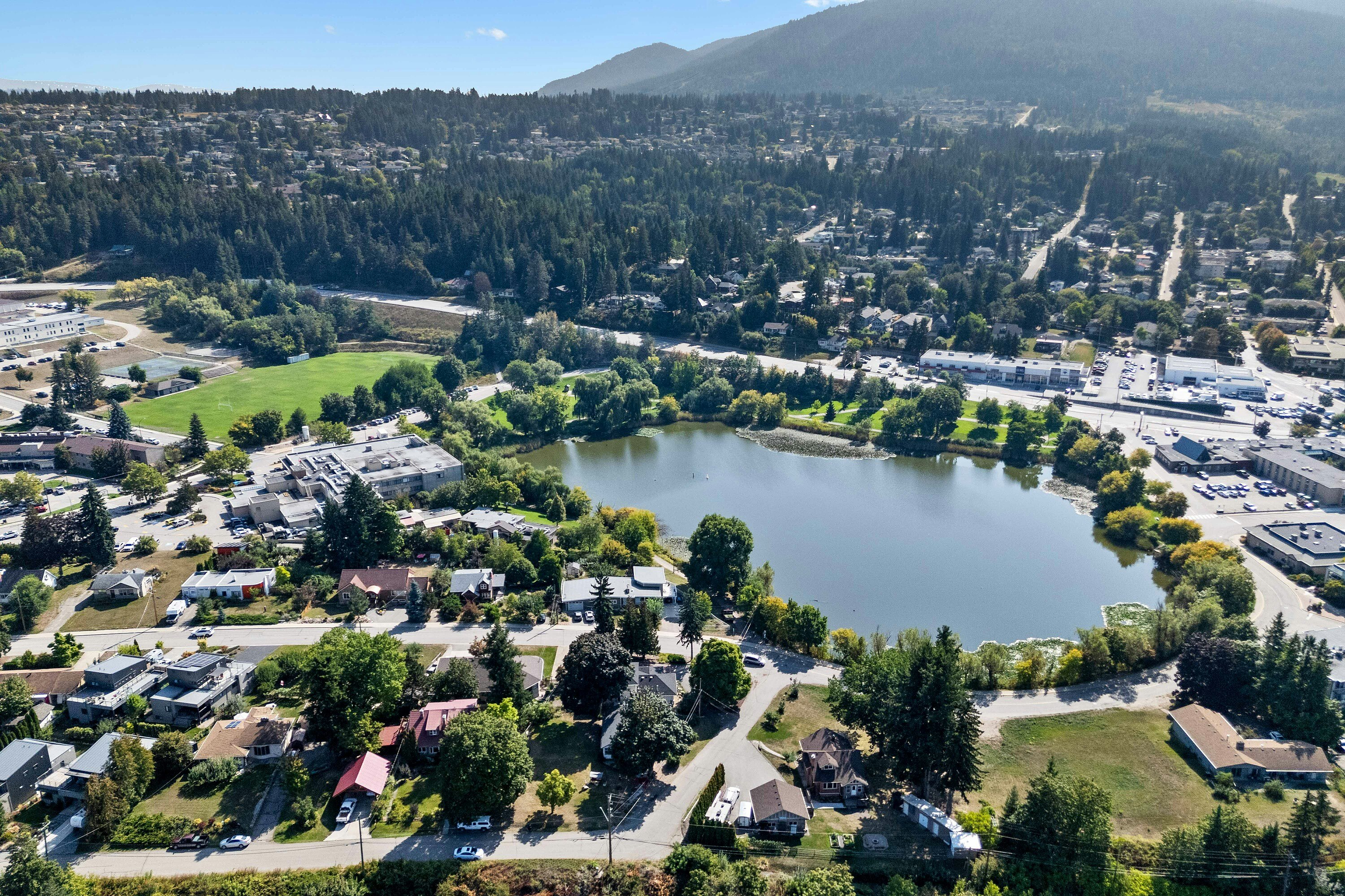 730 NE 9 Avenue, Salmon Arm, BC, V1E 4A1 - 9