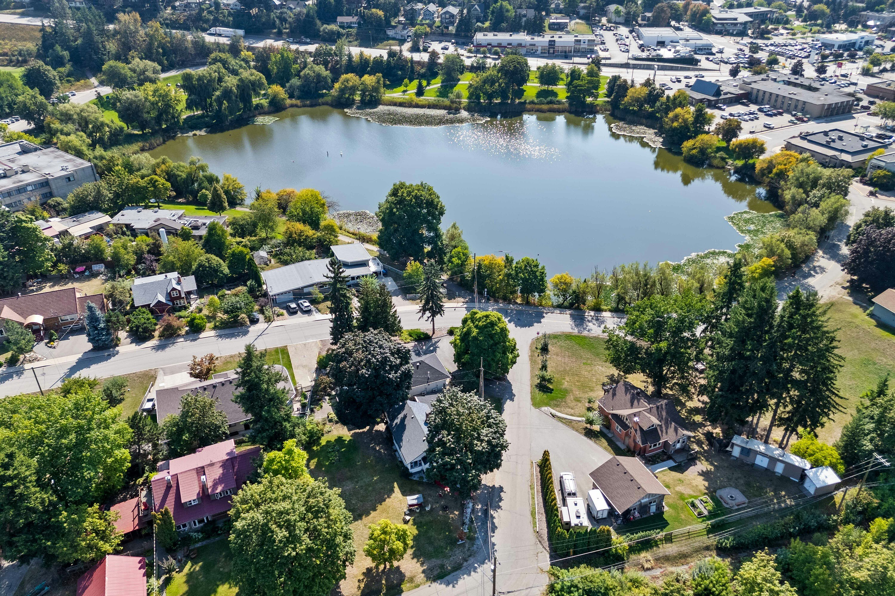 730 NE 9 Avenue, Salmon Arm, BC, V1E 4A1 - 10