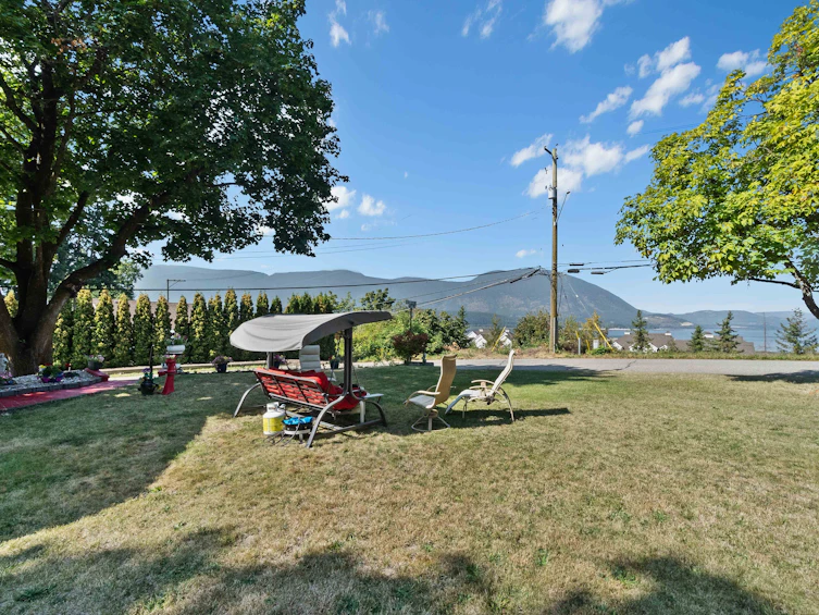 730 NE 9 Avenue, Salmon Arm, BC, V1E 4A1 - 63