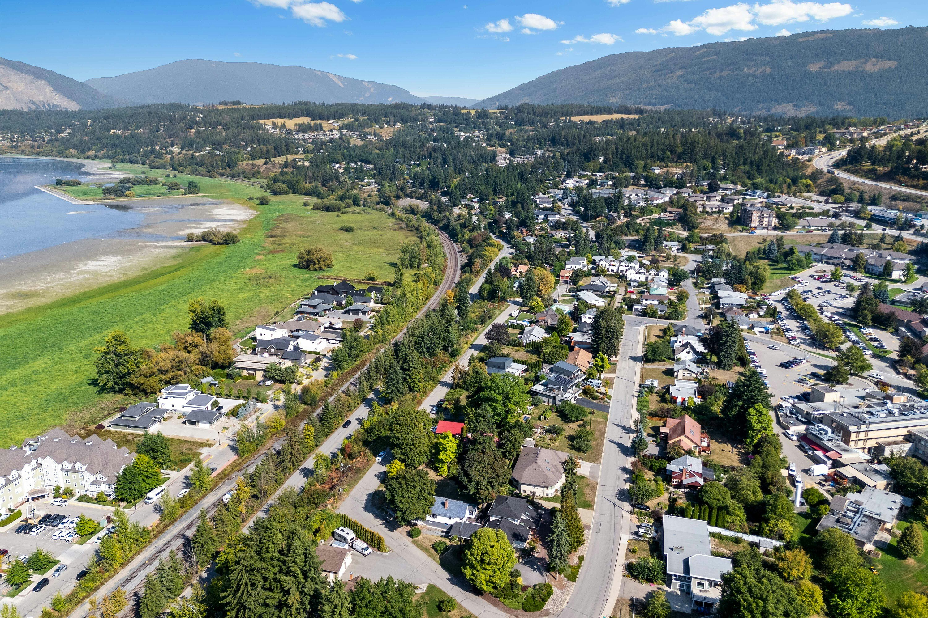 730 NE 9 Avenue, Salmon Arm, BC, V1E 4A1 - 7
