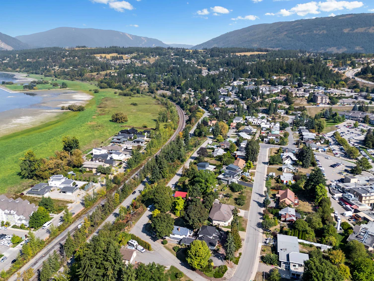 730 NE 9 Avenue, Salmon Arm, BC, V1E 4A1 - 7