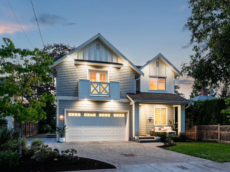 1524 Davie Street, Victoria BC V8R 4W3