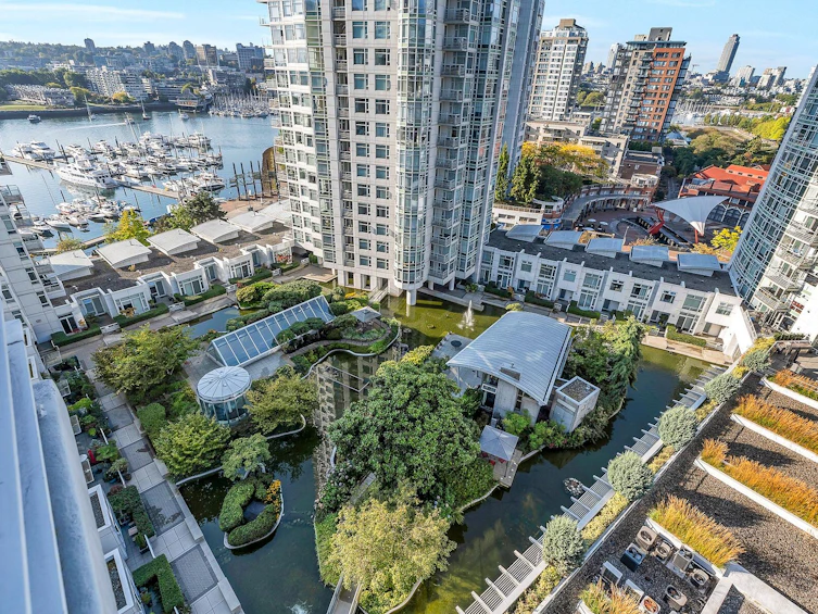1608-198 Aquarius Mews, Vancouver, BC, V6Z 2Y4 - 3
