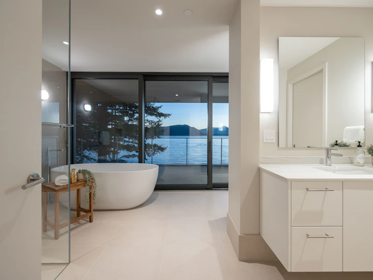 8885 Lawrence Way, West Vancouver, BC, V7W 2T7 - 22