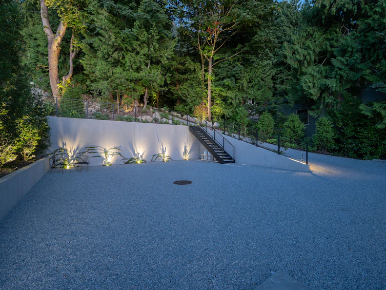 8885 Lawrence Way, West Vancouver, BC, V7W 2T7 - 38