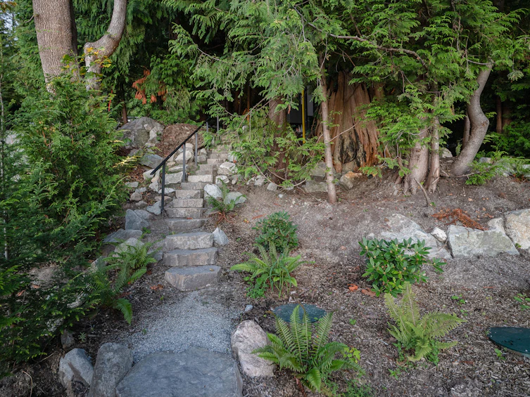 8885 Lawrence Way, West Vancouver, BC, V7W 2T7 - 35